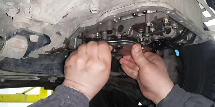 В каком количестве надо заливать масло эльф для кпп рено логан и Renault Logan 1.0, 2. 3